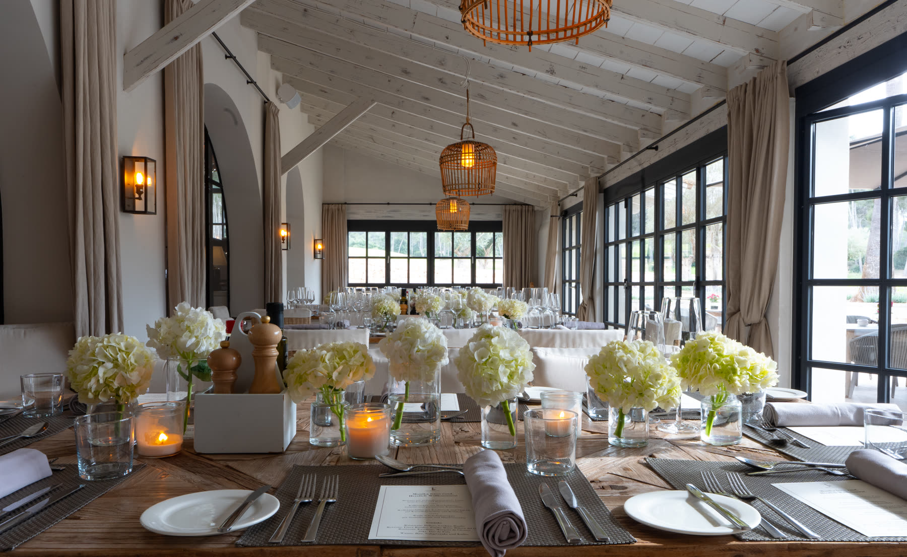 Elegante gedeckte Eventlocation